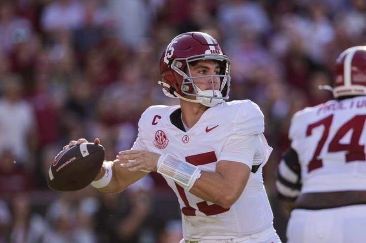 Alabama remains at No. 4 in AP college football poll
