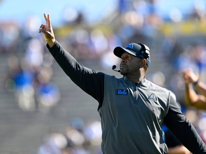 UCLA Interim Coach Tim Skipper Linked to Newly Opened College Football HC Job