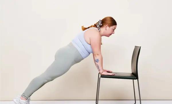 Chair work-out: el ejercicio "al alcance de todos" y es perfecto para tonificar el cuerpo