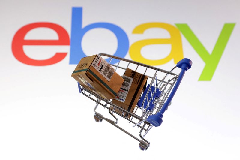 EBay forecasts annual revenue above Street estimates