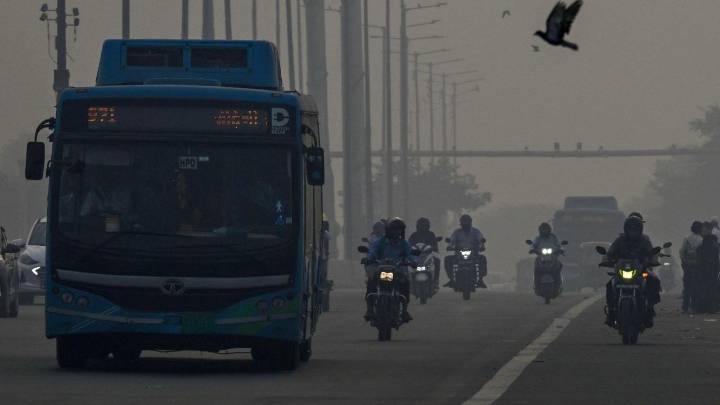 Delhi wakes up to haze; air quality stays in ‘very poor’ category