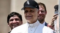 El Papa León XIV bromea con un fanático de los Cachorros en el Vaticano