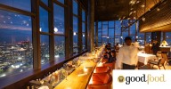The gloves are off at this special-occasion restaurant, and that’s a good thing