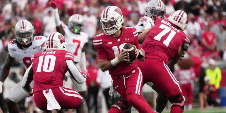 Wisconsin Badgers take 5-game losing streak into game with No. 6 Oregon