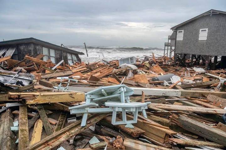 Octava casa colapsa en Buxton por erosión costera e inundaciones