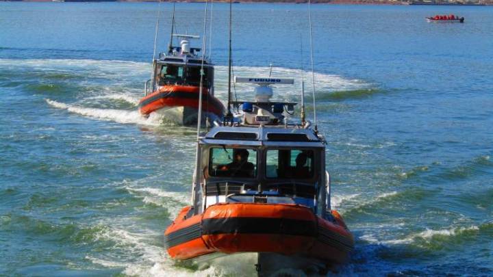 La Marina rescata a 28 menores trasladados ilegalmente en una embarcación frente a Topolobampo