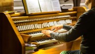 Church Organist Adds Blistering 10-Minute Organ Solo To 'A Mighty Fortress Is Our God'