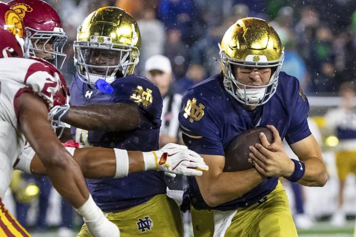 Deadspin | No. 12 Notre Dame rested, ready for rivalry game at Boston College