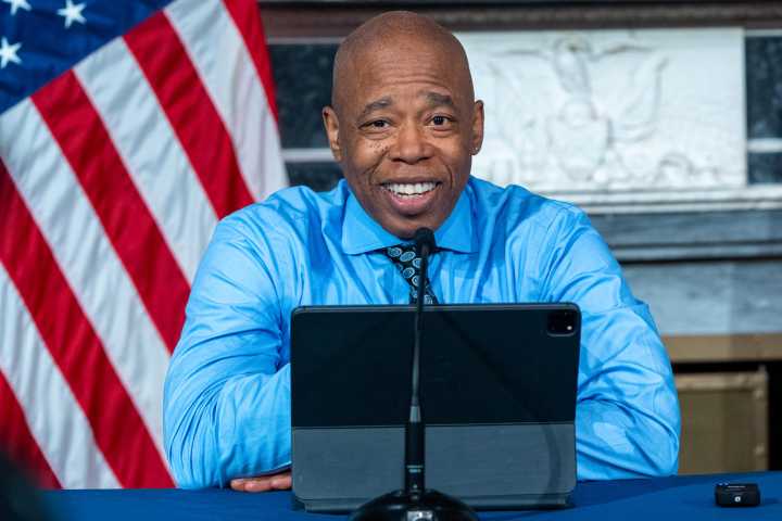 El alcalde de Nueva York, Eric Adams, respalda al independiente Andrew Cuomo en elecciones