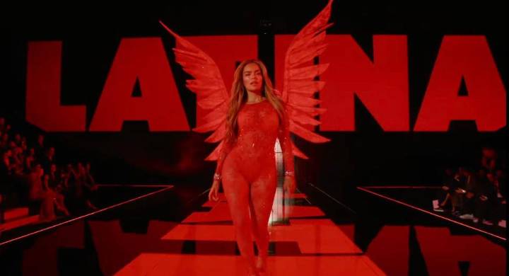 Velada histórica: Karol G deslumbró con su presentación en el Victoria’s Secret Fashion Show 2025