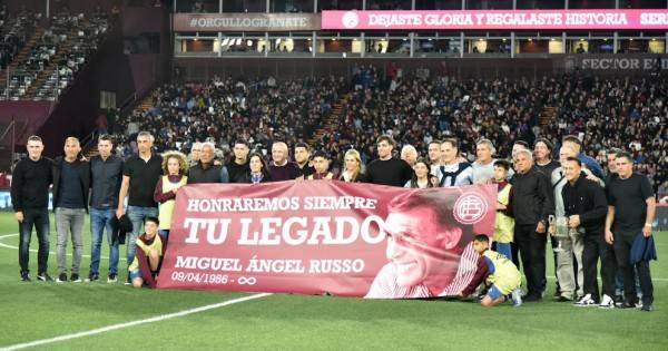 "Honraremos siempre tu legado": el emotivo homenaje de Lanús para Miguel Ángel Russo