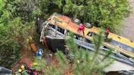 Tragedia en Misiones: un micro de larga distancia cayó a un arroyo y al menos nueve personas murieron