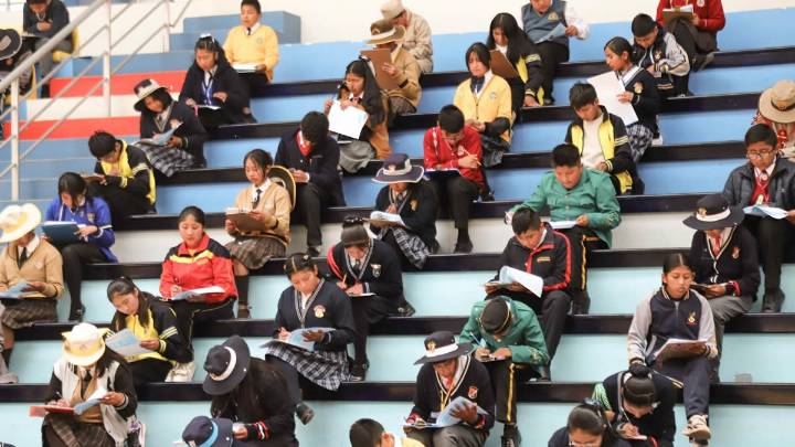 San Román: Más de 800 estudiantes participan en concurso sobre historia y cultura de Juliaca