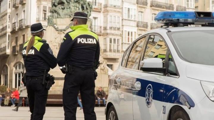 Interior reconoce "extralimitación" de un policía que redujo y presionó el cuello a un joven de Elche que falleció