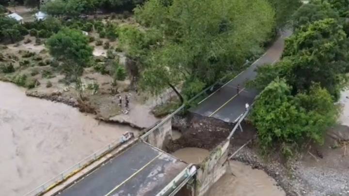 Incomunicados estos municipios de Hidalgo por colapso de puentes, derrumbes y desbordamiento