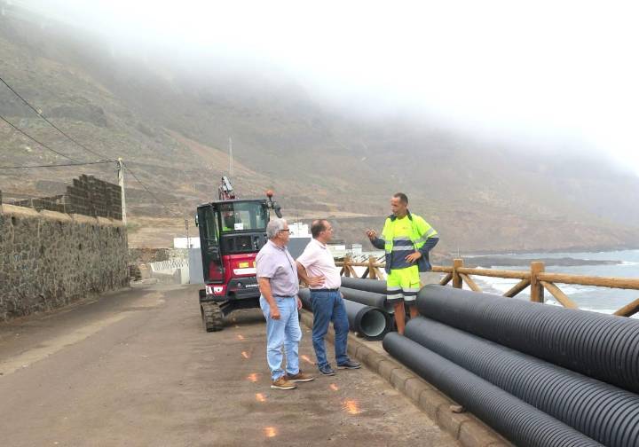 Guía inicia el reasfaltado y la canalización de pluviales en el barrio de San Felipe