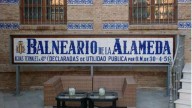 Un centenar de rótulos comerciales se resisten al olvido