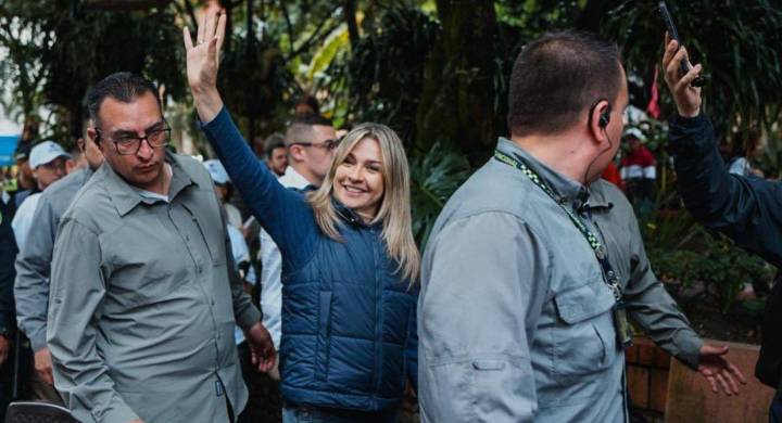Vicky Dávila le pone ´copialina´ a Petro y pide a soldados y policías de Colombia no obedecer al presidente
