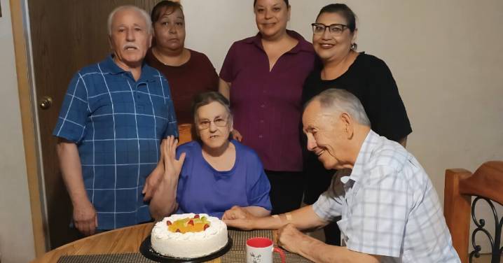 Muy consentida en su onomástico «Meche» Campoy