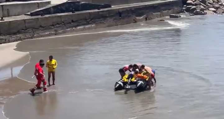 AREQUIPA: Docente muere tras entrar al mar para salvar a su alumno en Mollendo