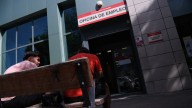 Cuándo se cobra el paro en octubre: días de pago en Caixabank, Santander, BBVA