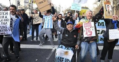 Otro miércoles de tensión en protesta de jubilados
