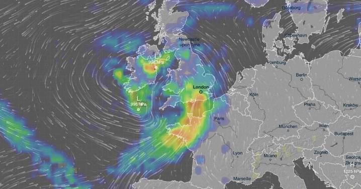 Thunderstorms to batter UK in days as warning for 45mph gales and heavy rain issued