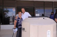 Otorga Óscar Ríos tinacos a familias