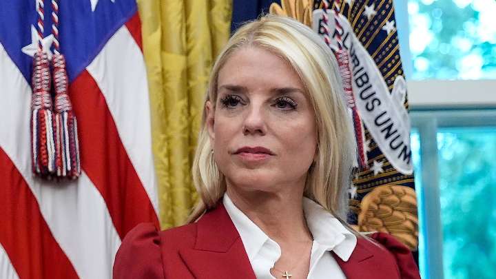 Bondi says Pritzker should be 'begging' Trump for Chicago crime help