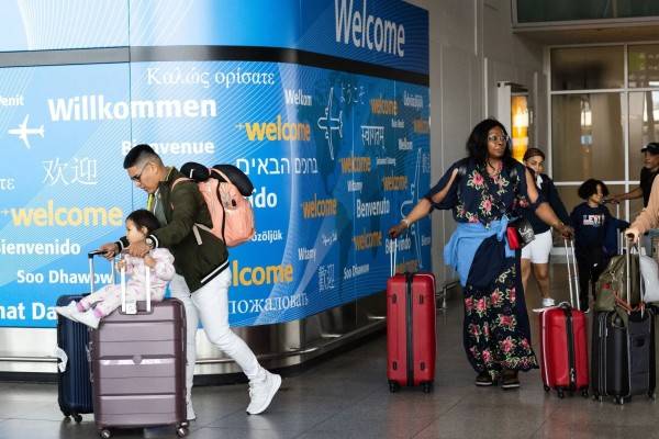 ¿Quieres visitar EU? Podría costarte 250 dólares más