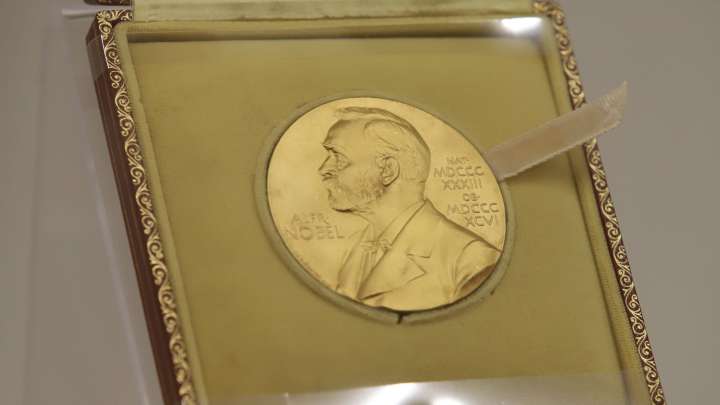 Premios Nobel 2025: Los Mexicanos Que Han Ganado el Reconocido Galardón