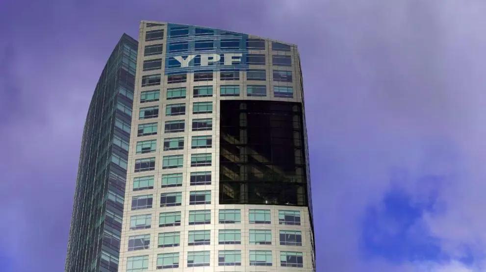 YPF: Burford le recomendó a la Argentina que negocie para evitar pagar U$S 16.000 millones