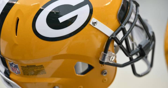 Green Bay Packers defeat Arizona Cardinals 27 to 23
