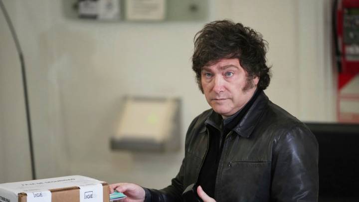 Argentina cierra votaciones legislativas clave para el gobierno de Javier Milei. La participación fue la más baja desde 1983