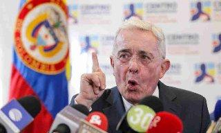Abren indagación contra candidatura de Uribe al Senado