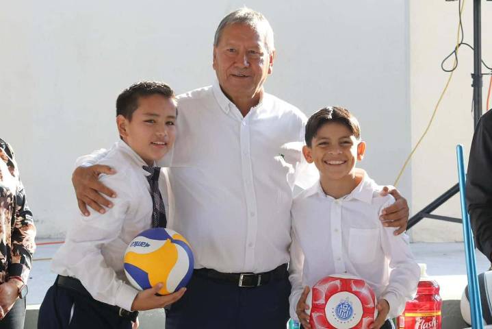 Óscar Ríos Ramírez fortalece la educación en San Juan de Sabinas con el programa 'Alcalde en tu Escuela'