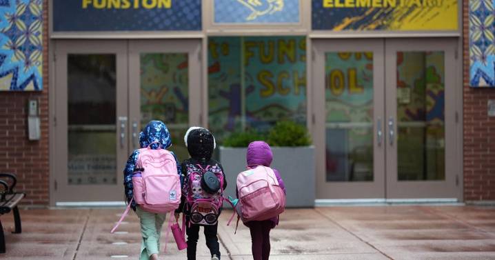 Niños de Chicago atrapados en caos de represión migratoria