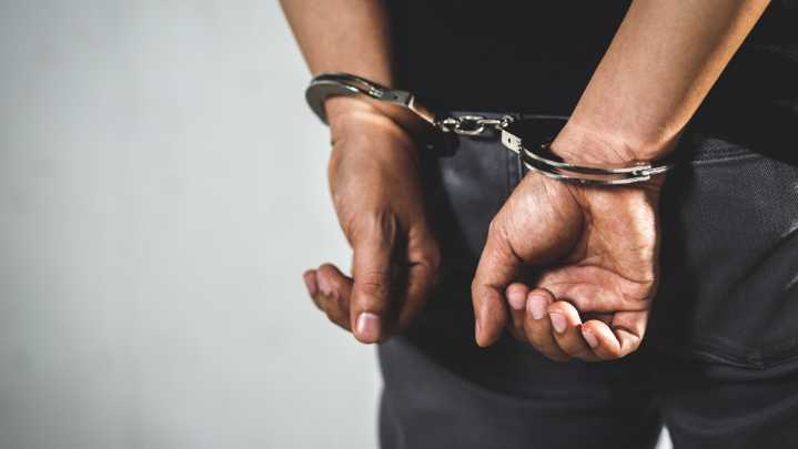 Allanamientos en Guayama y San Juan dejan armas ocupadas y dos arrestos