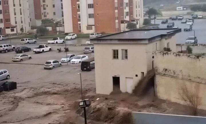 Fuertes lluvias azotan a la Gran Valencia por llegada de onda tropical 48 (+ video)