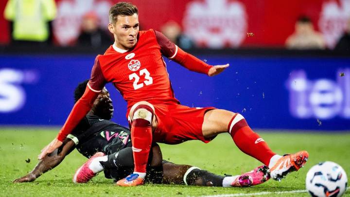 In-form Irankunda steers Socceroos past Canada