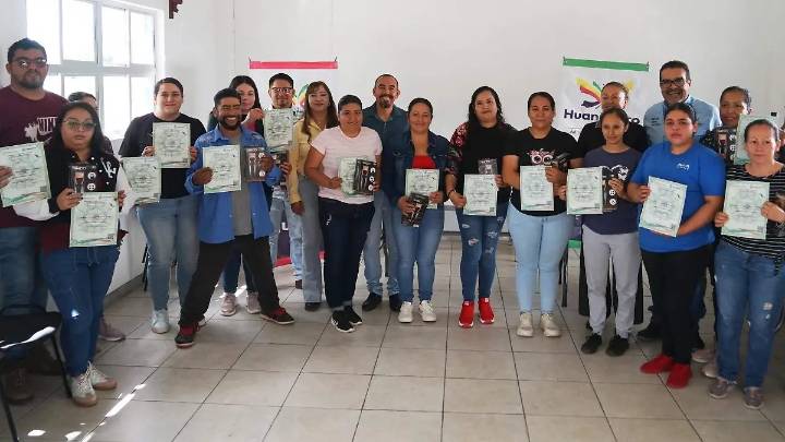 En el poblado San Ramón termina grupo mixto de hombres y mujeres curso de capacitación en corte de cabello