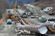 Trans Mountain in talks with Canadian oil shippers to resolve toll dispute