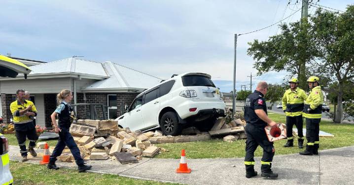 Learner driver crashes off road and into Kanahooka house
