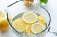 Estos son los riesgos de tomar agua con limón en ayunas