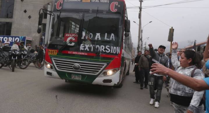 Gremios de transportistas anuncian que el paro se extendería hasta este martes 7 de octubre 