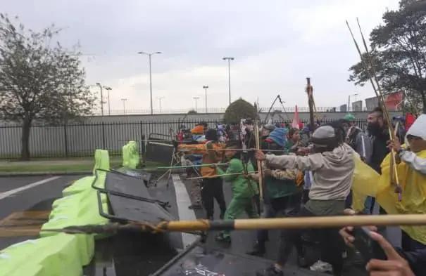 “Estas organizaciones tendrían lazos con el ELN”: Alcaldía de Bogotá advierte plan para desestabilizar ciudades con protestas violentas