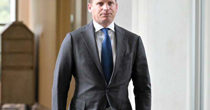 Liberal rebel to face grilling after frontbench exit