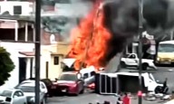 Tráiler sin frenos causa incendio al embestir casa y dos autos en Querétaro