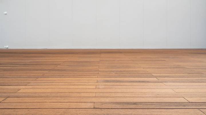 Los remedios naturales para revitalizar suelos de madera sin lijarlos