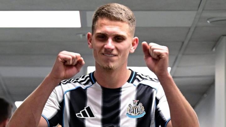 Newcastle plot to stop three stars becoming 'next Alexander Isak'